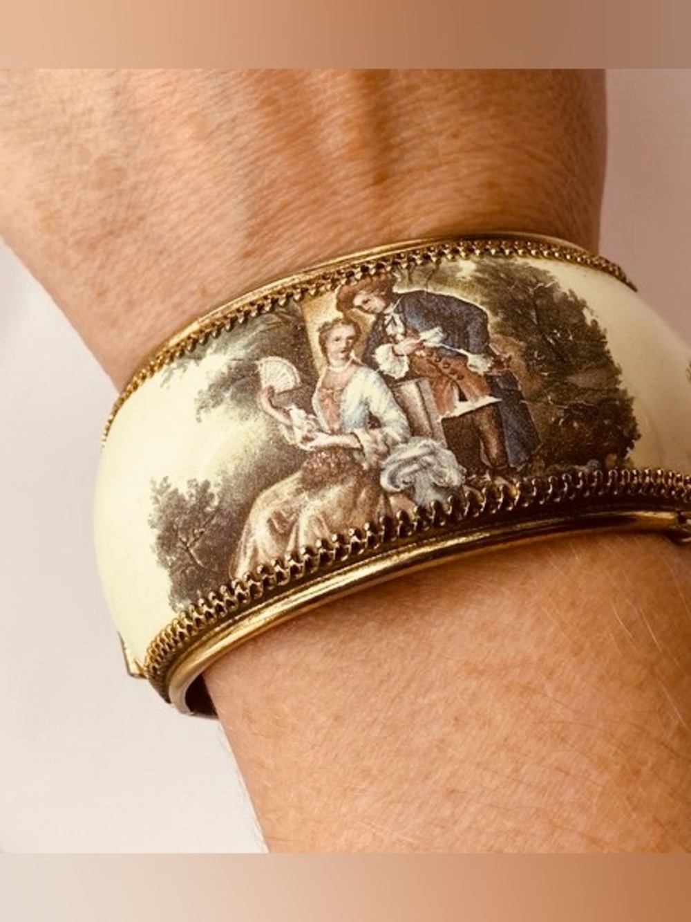 1950s Whiting & Davis Hinged Bangle Bracelet Cuff Signed - Picture 9 of 9